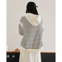 德玛纳春季新品黑白条纹连帽卫衣女休闲长袖宽松显瘦字母上衣