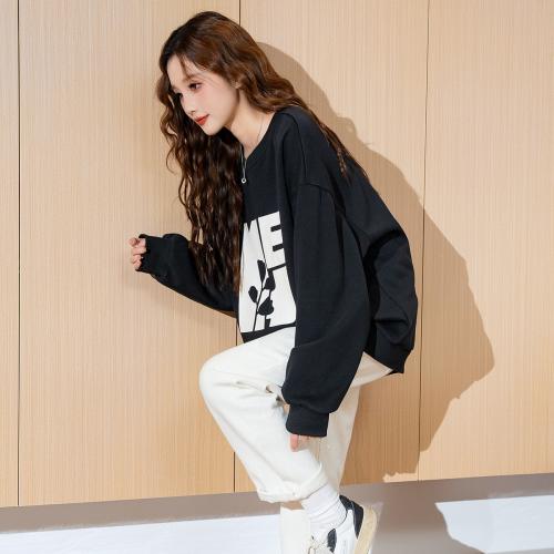 2024冬季女圆领前胸字母图案卫衣减龄慵懒风韩版休闲百搭