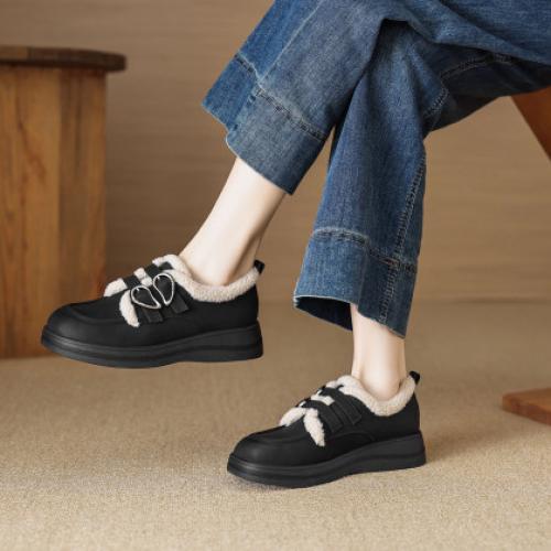 2024温暖冬日时尚百搭舒适休闲复古圆头毛领字母爱心扣毛毛鞋