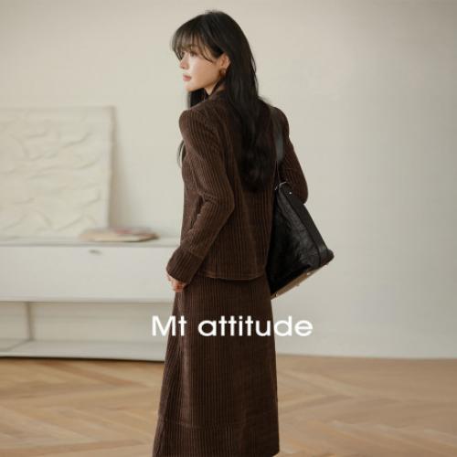 坑条雪尼尔半高领喇叭袖气质上衣松紧腰鱼尾半裙套装