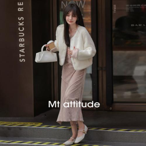 【杏仁奶油】秋冬款 新中式拼接翻袖设计圆领仿貂绒纯色外套