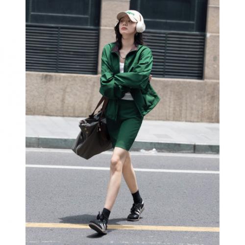 【慵懒感深绿休闲套装】2024秋撞色分割设计短裙套装女