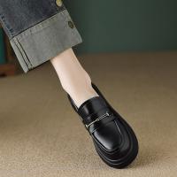 2024年春季新款简约百搭英伦风金色马鞍扣圆头深口乐福鞋女单鞋