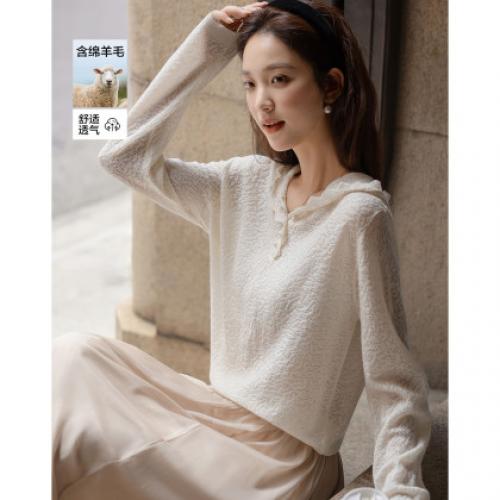 【含温润绵羊毛】秋季浮雕肌理蕾丝连帽线衫罗纹收口针织衫女上衣