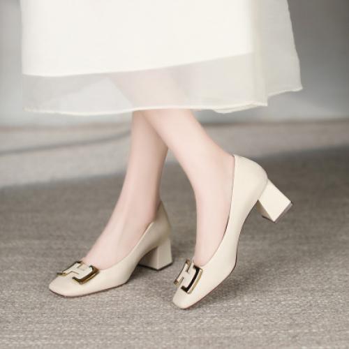 2023春季新款简约通勤方头金属H字母扣单鞋女