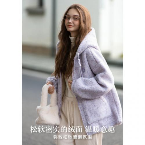 唐狮2026外套秋冬小众温柔淑女连帽左胸细节点子纱羊羔毛女外套