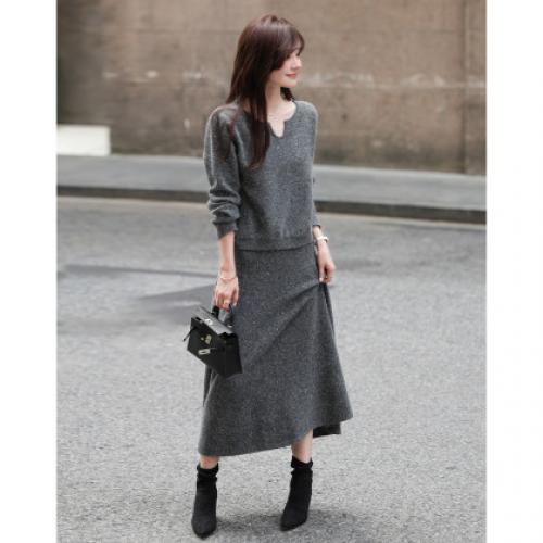 【闪亮的浪漫】秋季含绵羊毛亮片针织套装V领上衣半裙女式两件套