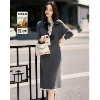 【含绵羊毛】秋季假两件拼色深V半高领垫肩宽松藏肉气质女连衣裙