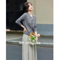 mt【格雷慵懒风】 秋季款经典纯色时尚金属扣圆领长袖开衫M539320739101